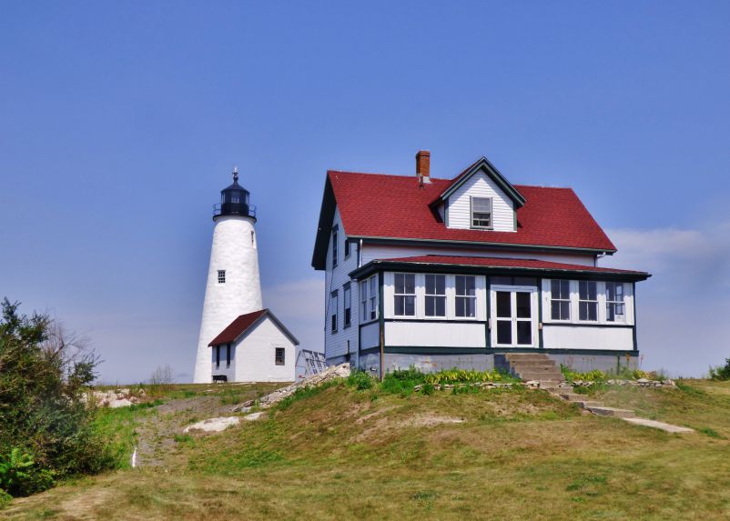 Bakers Island Lighthouse. Photo credit: Logan Goodwin