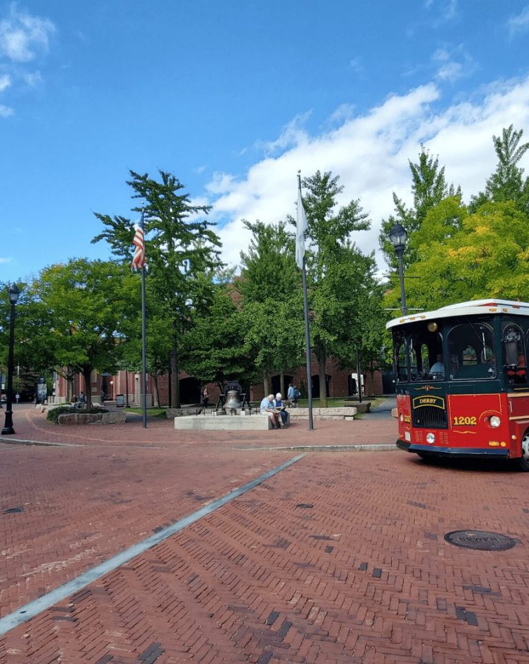 Salem Trolley on Essex Street